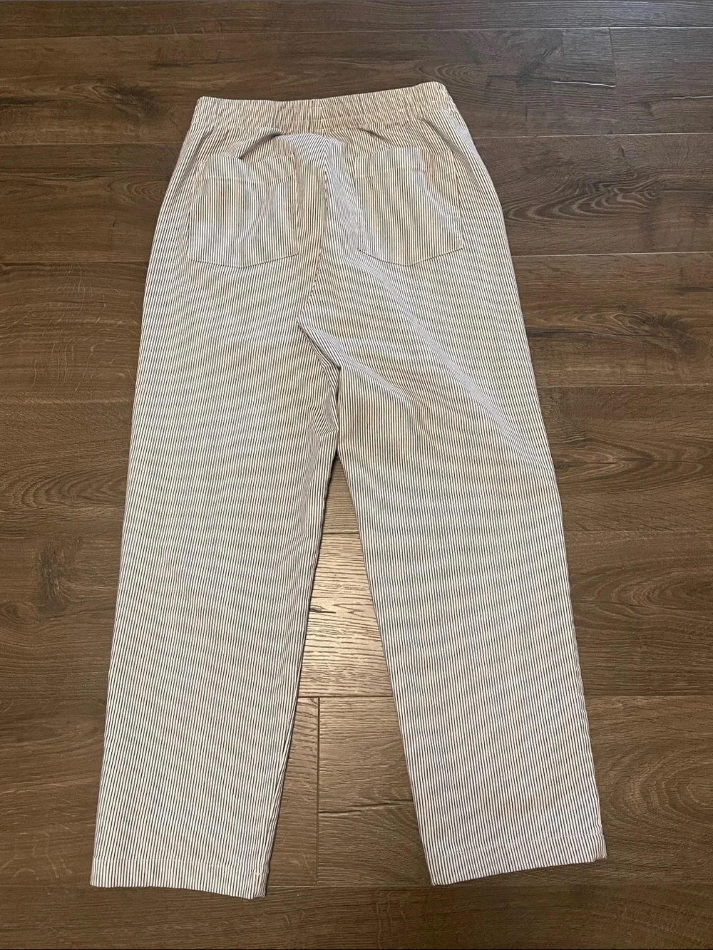 Men's Uniqlo Elastic-Waist Pants White & Navy Seersucker Print, Size Medium